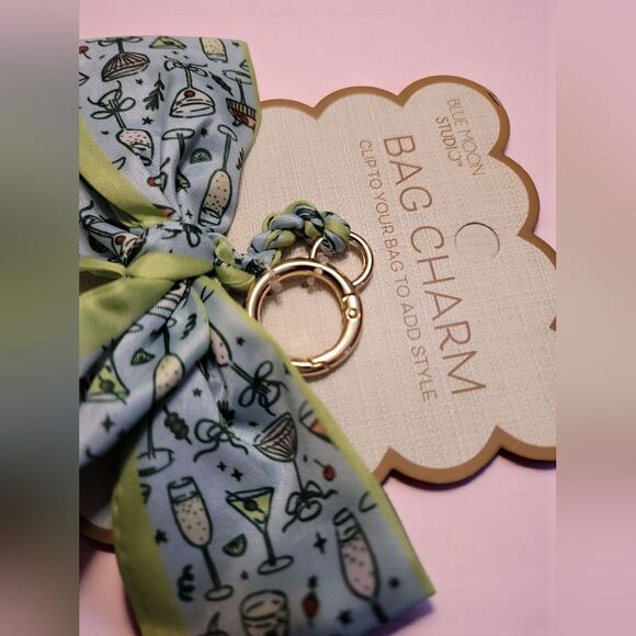 Festive Fun Drinks Bag Charm NWT - Picture 2 of 2